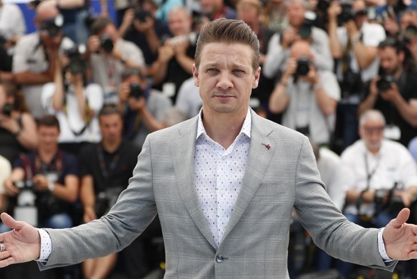 jeremy-renner-170708105712-188.jpg