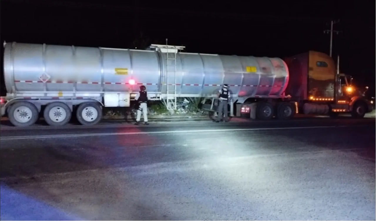 Recupera Guardia Nacional cuatro tractocamiones con 234 mil litros de combustible