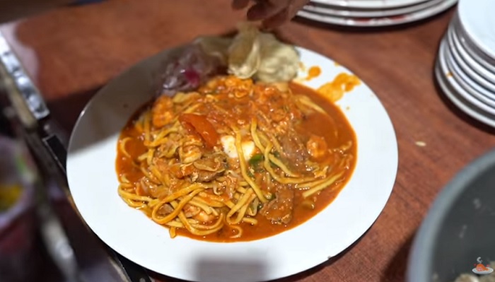 Sajian mi Aceh di Waroeng Atjeh yang dikenal lezat.