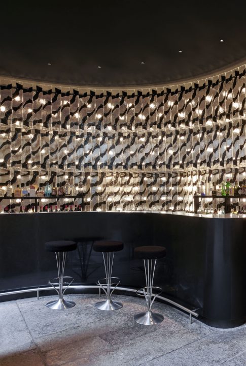 Dolce & Gabbana rinnova il look dell'iconico Martini Bar di Milano