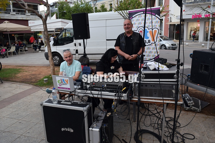 , 23&omicron;&sigmaf; &Alpha;&gamma;ώ&nu;&alpha;&sigmaf; &Delta;&rho;ό&mu;&omicron;&upsilon; &Kappa;&alpha;&lambda;&alpha;&mu;ά&tau;&alpha;&sigmaf;: &Mu;&iota;&alpha; &pi;&omicron;&lambda;ύ&chi;&rho;&omega;&mu;&eta; &gamma;&iota;&omicron;&rho;&tau;ή &alpha;&theta;&lambda;&eta;&tau;&iota;&sigma;&mu;&omicron;ύ &mu;&epsilon; &pi;&rho;&omega;&tau;&iota;έ&sigmaf; &Mu;&pi;&omicron;&upsilon;&rho;ί&kappa;&alpha; &kappa;&alpha;&iota; &Zeta;&omicron;&sigma;&kappa;ί&nu; (&phi;&omega;&tau;&omicron;&gamma;&rho;&alpha;&phi;ί&epsilon;&sigmaf; &kappa;&alpha;&iota; &beta;ί&nu;&tau;&epsilon;&omicron;)