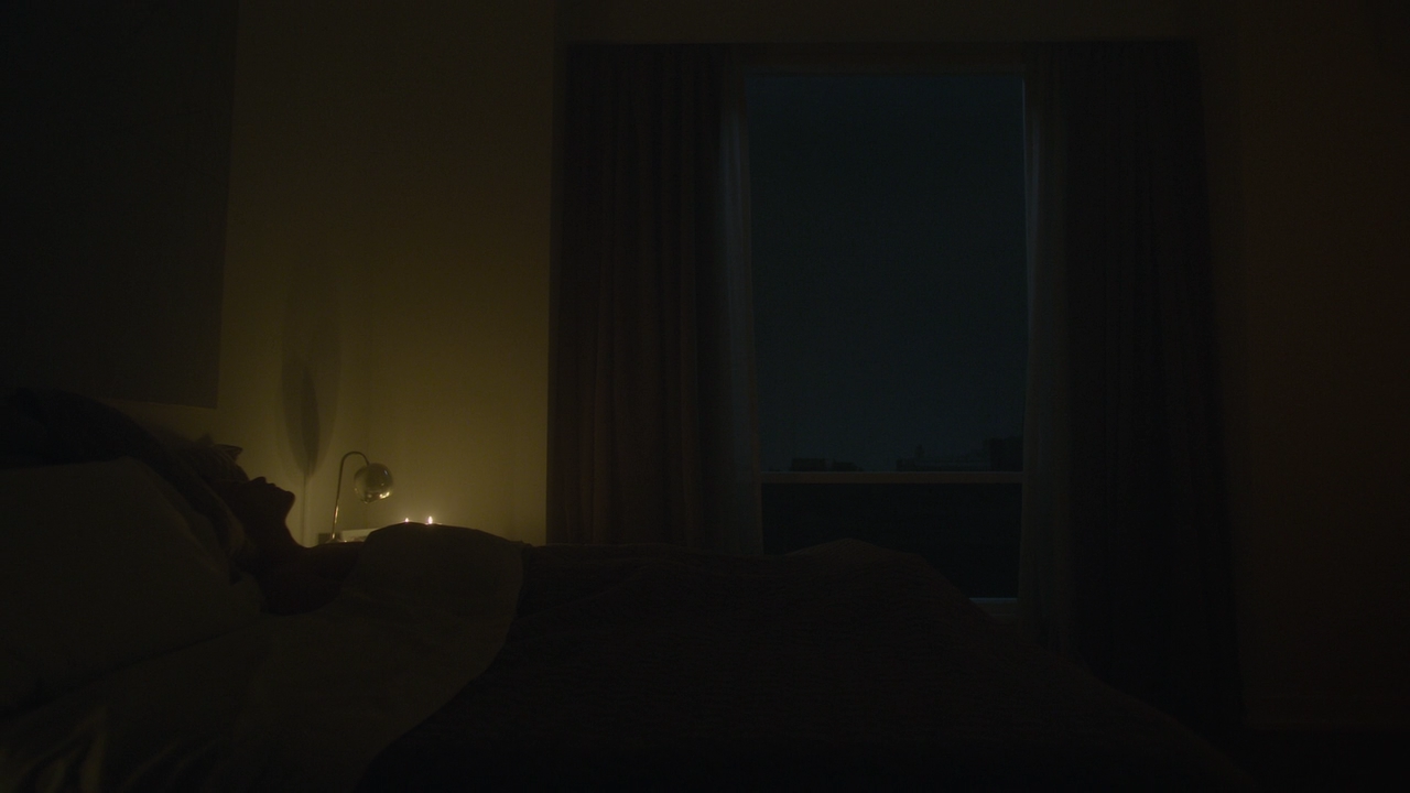 Mr.Robot.S03E01.Modalita.risparmio.energetico.720p.BDRip.ITA.ENG.AC3.x264-BlackBit[screenshot 4]