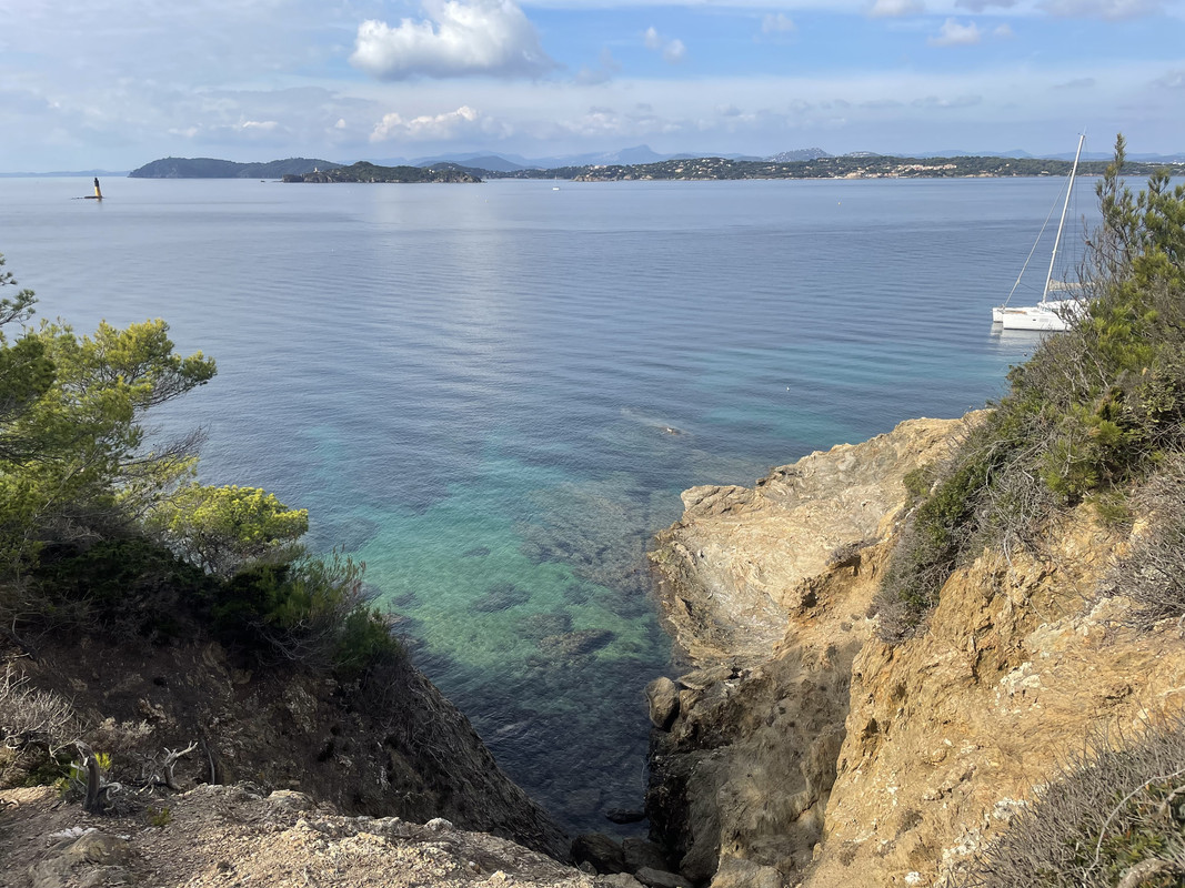 B25800F4-50E1-4AB5-B2D7-72CFBE7A51D1