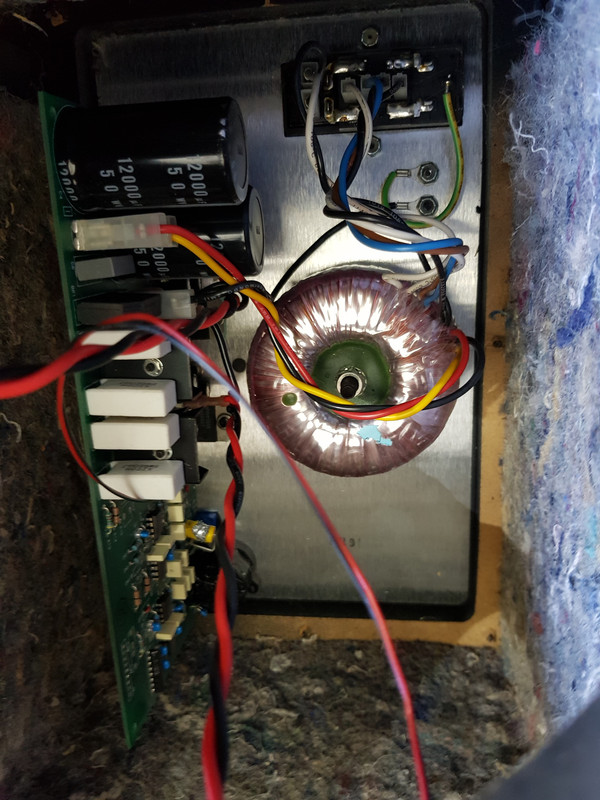 внутри монитор 1