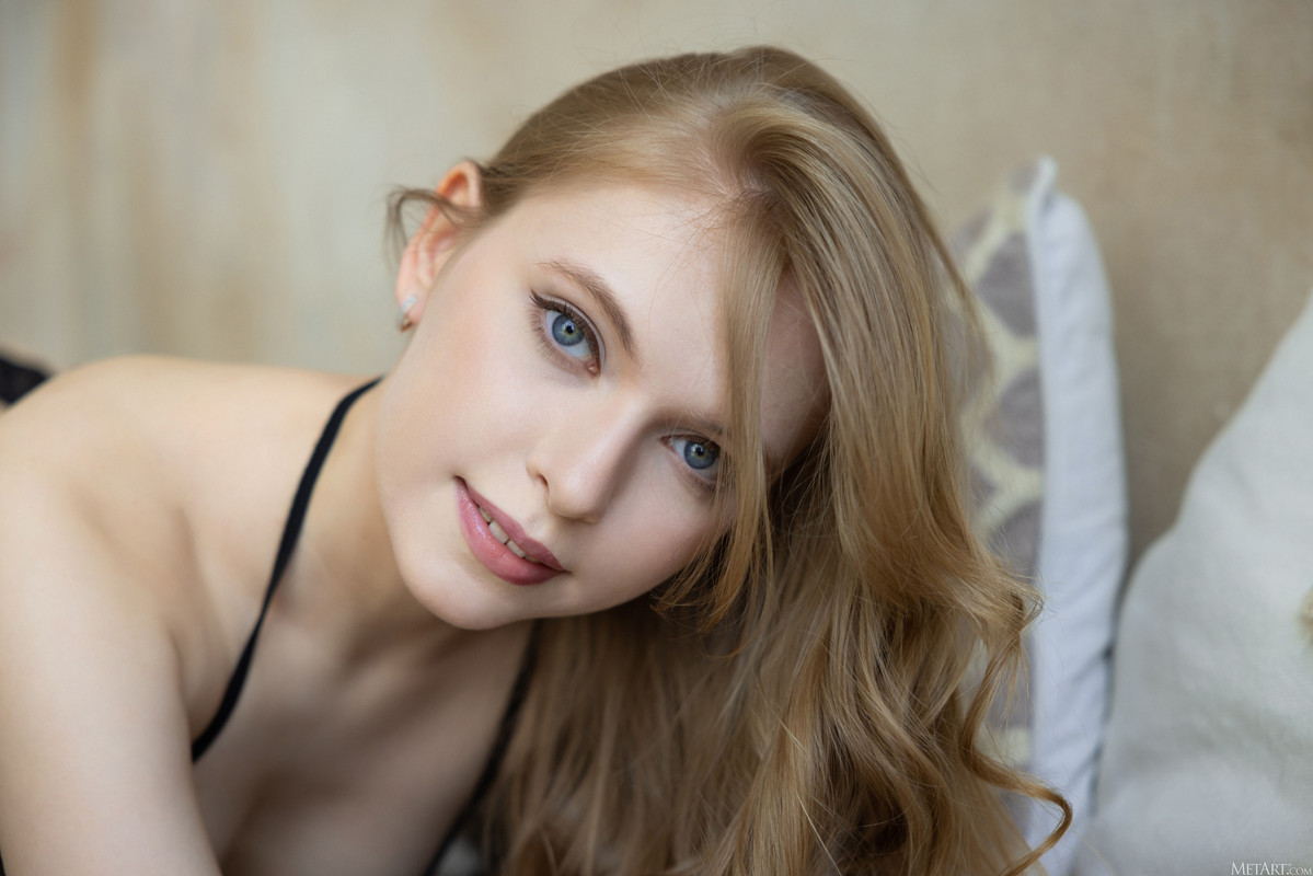 MetArt_Presenting-Sonya-Elf_Sonya-Elf_high_0013