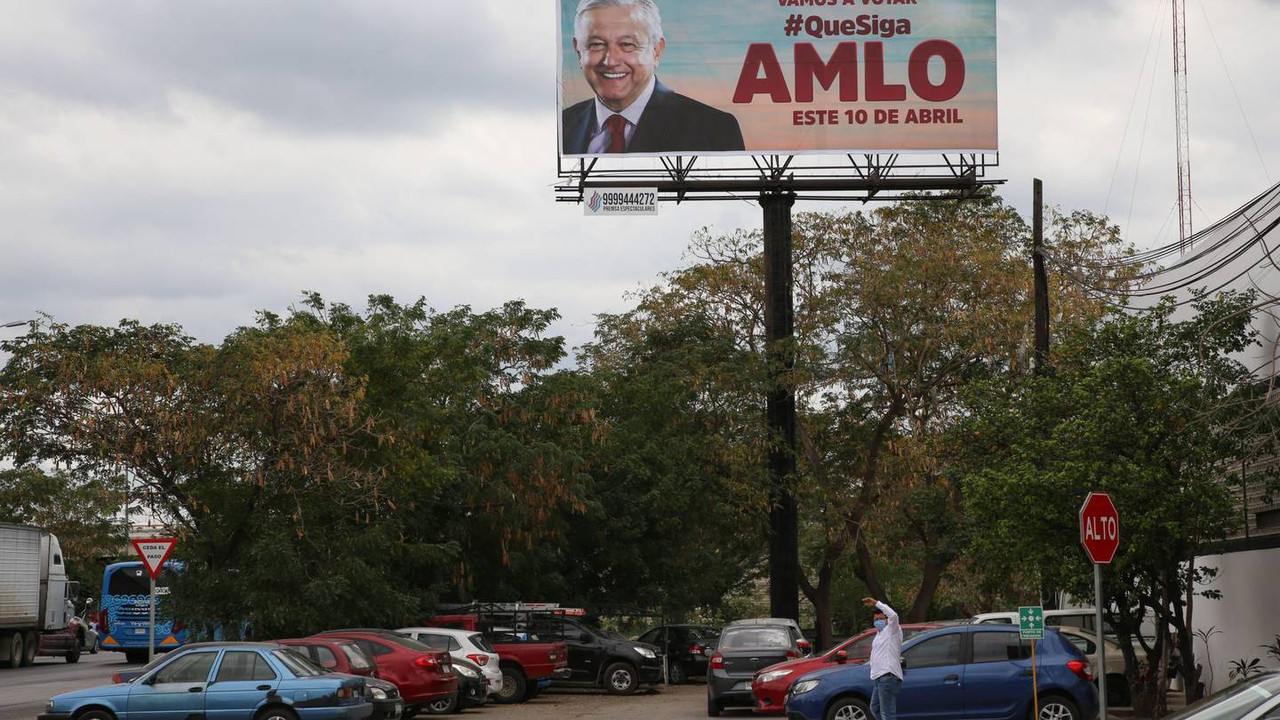 INE ordena retirar propaganda sobre revocación de mandato de AMLO en 30 estados