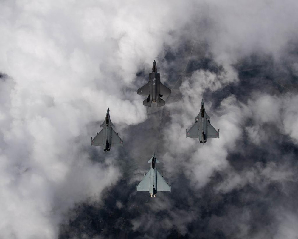 Rafale, Mirage 2000, Typhoon et F-35 dans le ciel français Image
