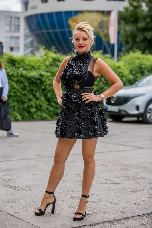Evelyn-Burdecki-UpskirtSTARS.com-3-1024x1536 (17)
