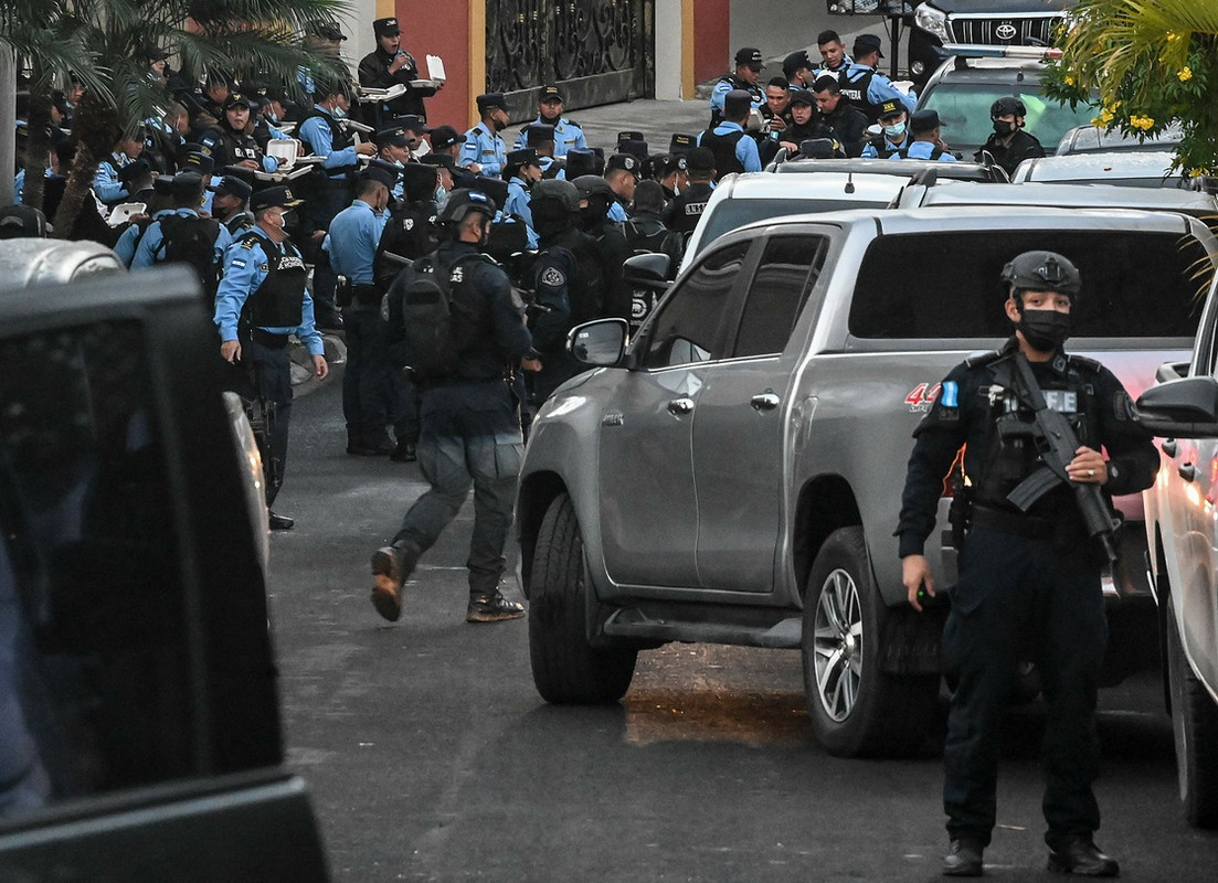 Detienen al expresidente de Honduras por narcotráfico