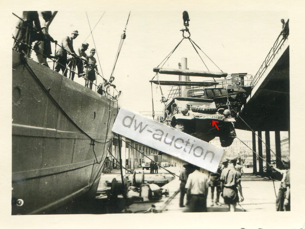 Italien , VW Kübelwagen in Neapel bei verladen n