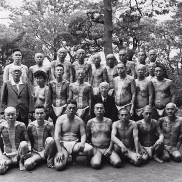 Vintage-Photos-of-Yakuza-with-Their-Tattoos-(11).jpg