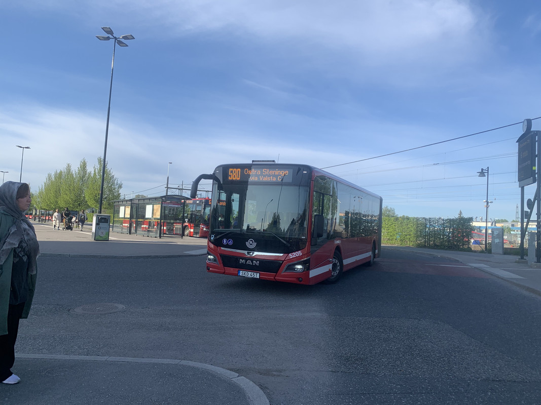 E29EB069-2D06-4EE8-94D2-86A274BBB54D