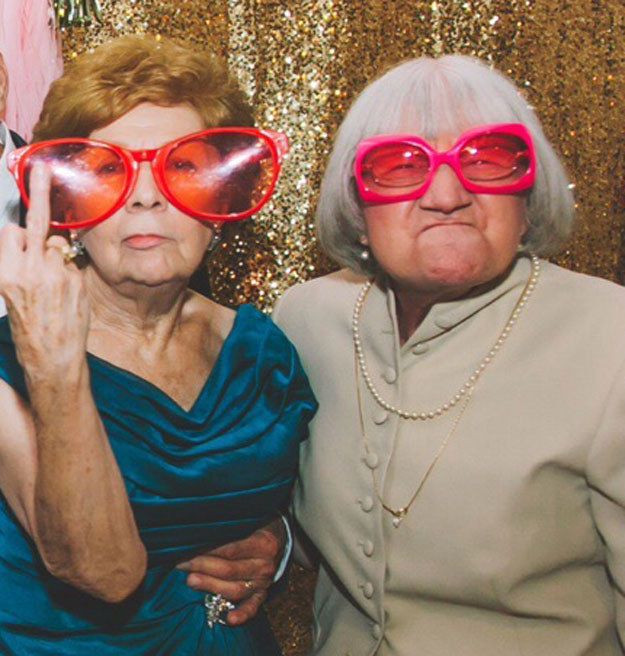 d5e25c356923ae51e5eef2e682e3860f-bizarre-photos-wedding-photo-booths.jpg