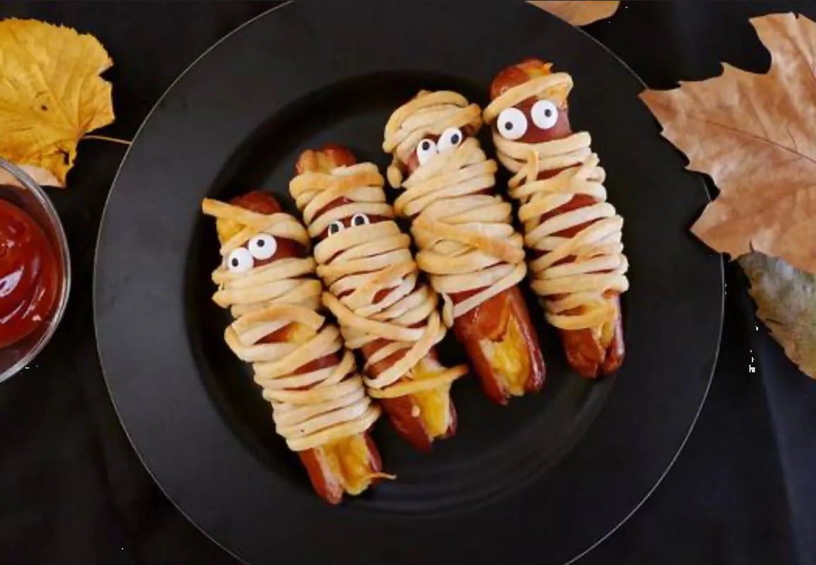 Haz esta receta de Halloween y prepara unas momias de salchicha fácil y rápido