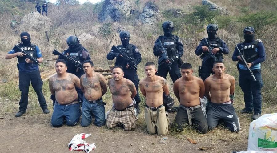 Mara Salvatrucha - война кланов, зверства и власть ультрас Mara Salvatrucha - война кланов, зверства и власть ультрас