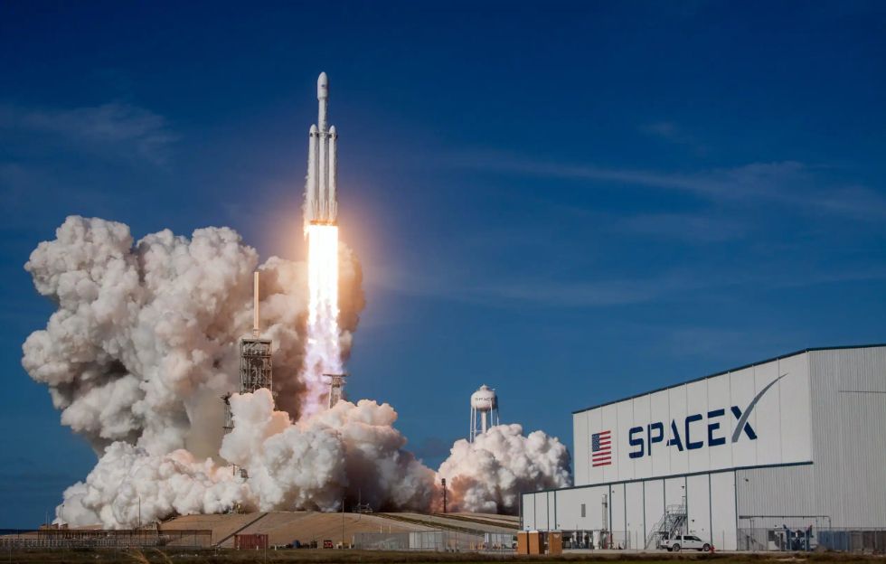 spacex primo lander lunare privato della storia