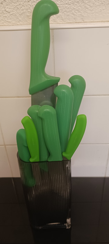 BUNCH_OF_GREEN_ONES.jpg