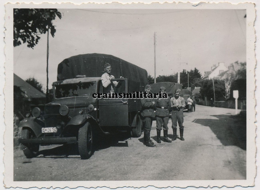 Orig. Foto Soldaten mit Ford BB Lkw in LA TRINITÉ Bretagne Frank