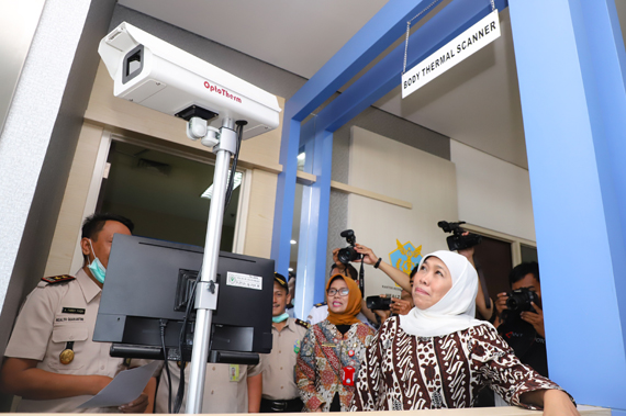 Cegah Virus Corona, Gubernur Khofifah Cek Langsung Alat Body Thermal Scanner di Bandara Internasional Juanda
