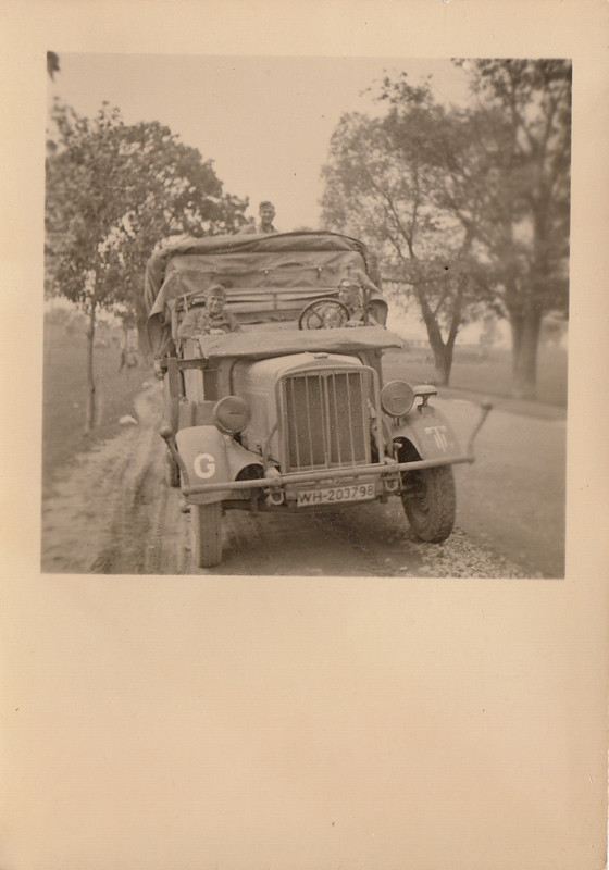 Wehrmacht Rußland schwerer Lastwagen LKW Funkwag