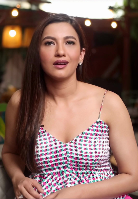 [Image: Gauahar-Khan-01-097.jpg]