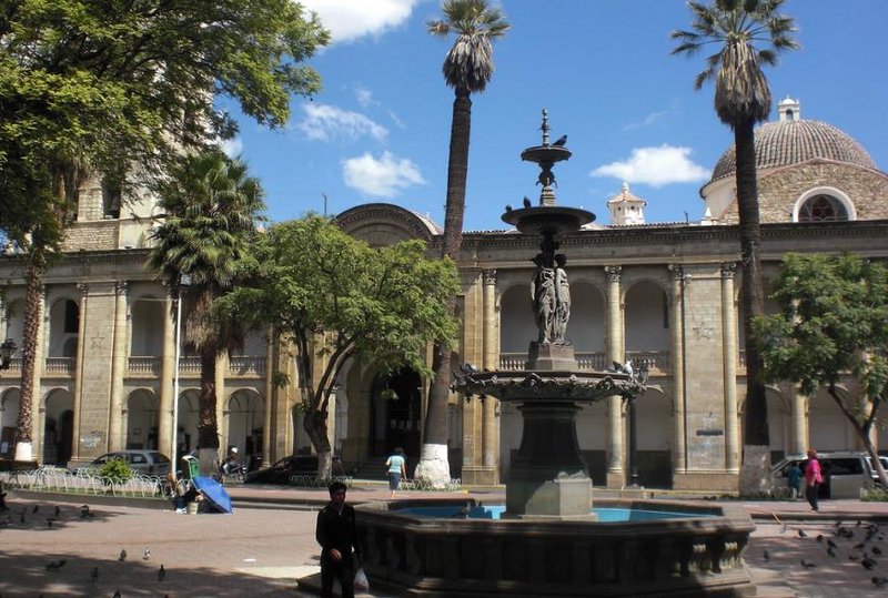 Tag turismo en REDPRES.COM Cochabamba-plaza