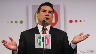Dan de baja a diputado de Morena que participó en sesión presidida por 
