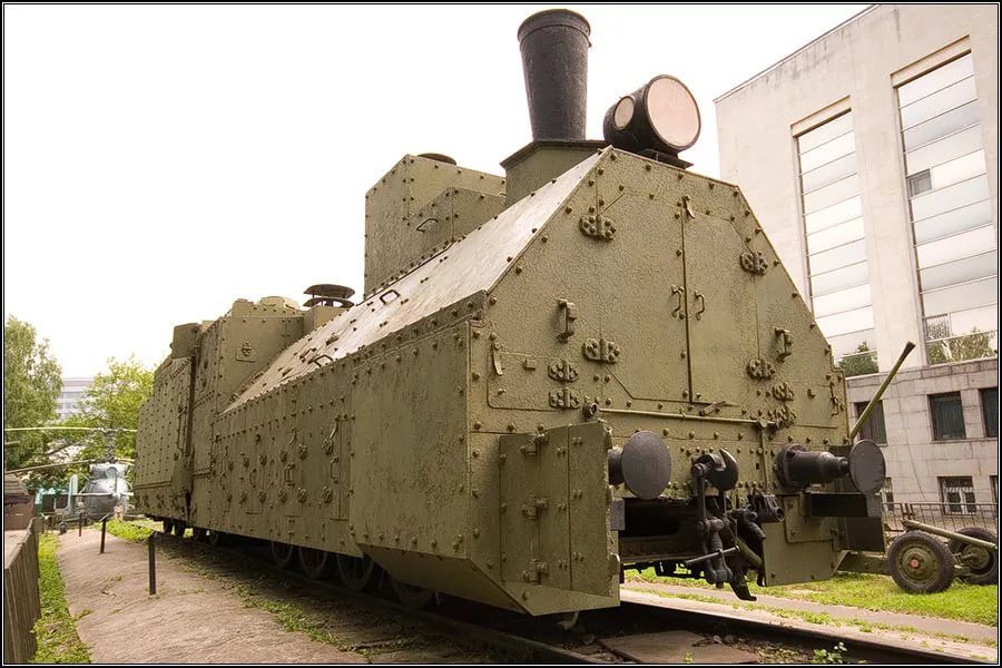 Train blinde - Page 9 Locomotives-vapeur-de-la-classe-Ov-avec-un-tender-blind-pour-le-type-PR-43-du-train-blind