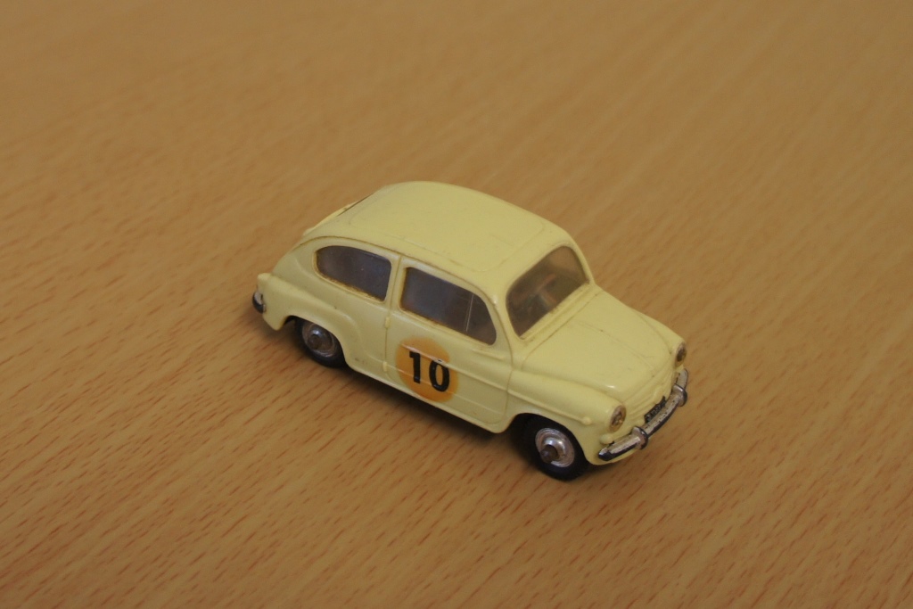 Le charme déformé des miniatures de Norev junkmanois - Page 5 Fiat-600-1