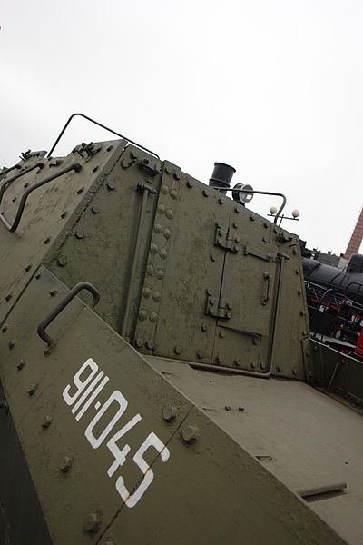 400px-Бронеплатформа_двухосная_№911-045_(6)