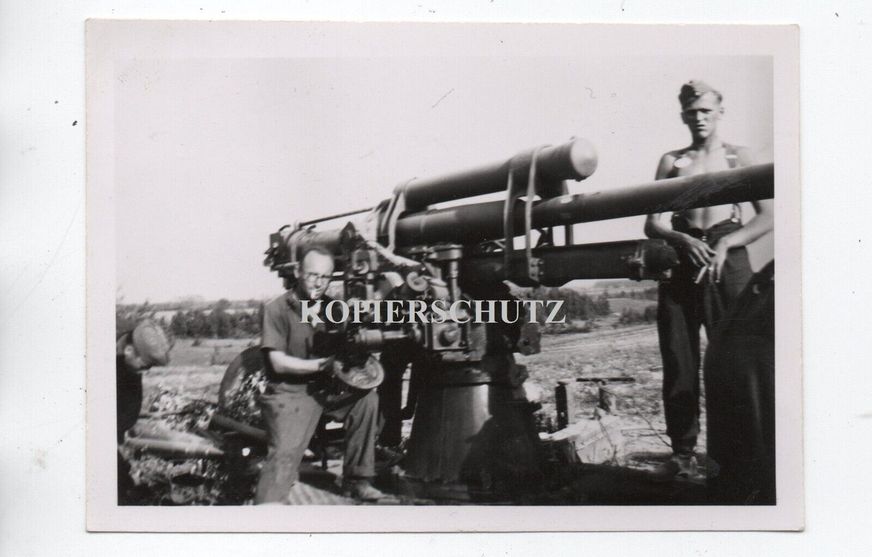 Russland 1941 Panzer Rgt. 10 russ. Flak Geschütz Kanone Beute Kamerad Nude