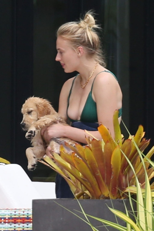 Sophie-Turner-CelebsView.Com (19)