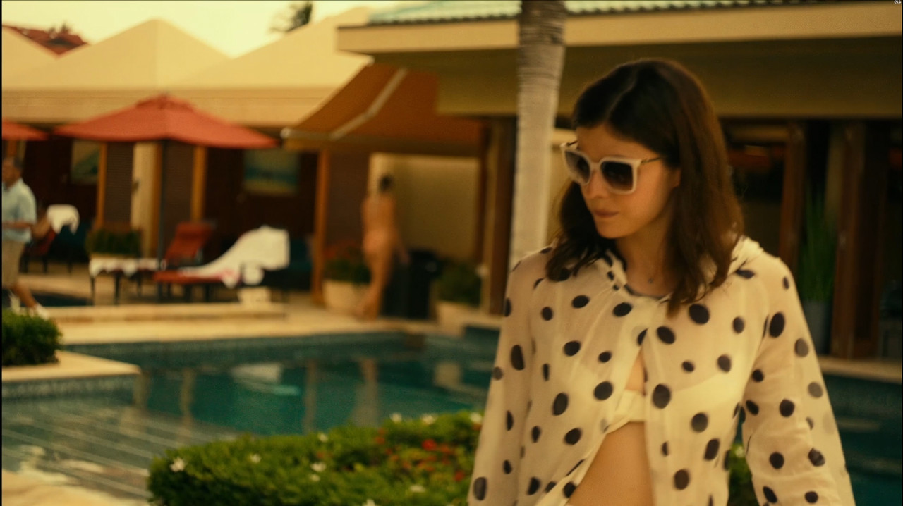 Alexandra Daddario The White Lotus S01 E01 (2021) 2160p  mp4
