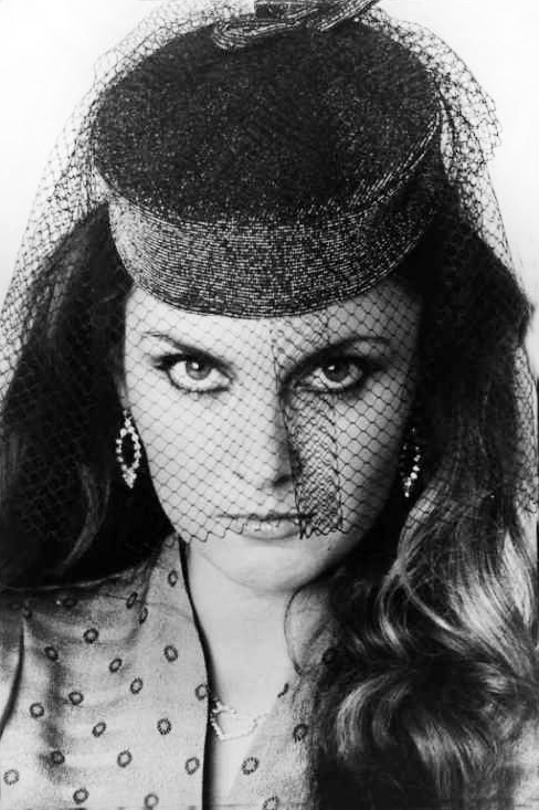 Caroline_Munro_b28