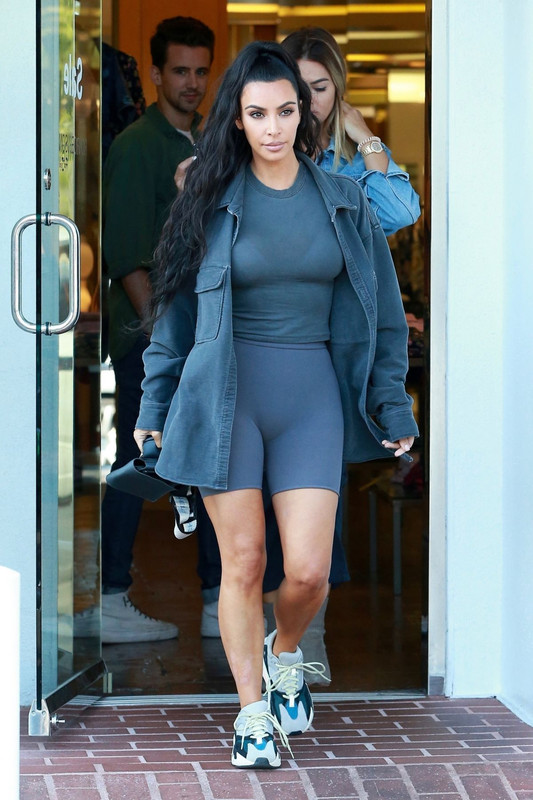 kim-kardashian-shopping-at-barneys-new-york-in-beverly-hills-07-