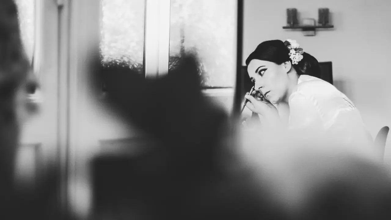 maquillage-pinceau-oeil-preparatif-mariage-femme-visage
