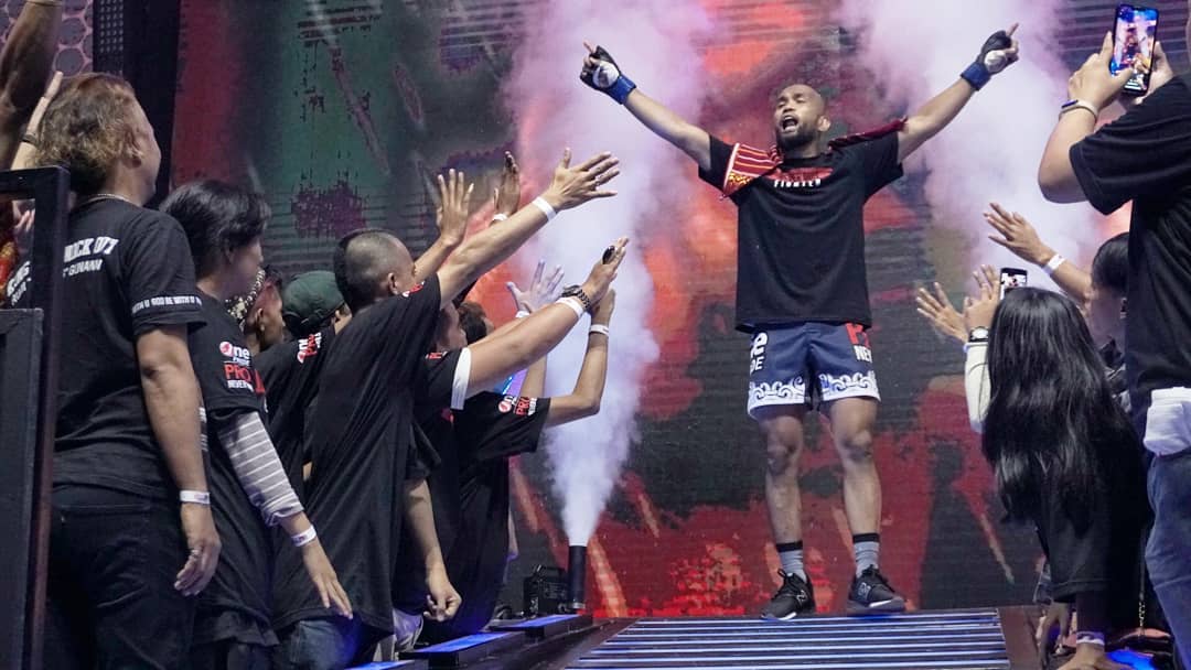 Theodorus Ginting mengalahkan Rudy Gunawan dalam pertarungan One Pride MMA Fight Night 30 di Stadion Tenis Indoor, Kompleks Gelora Bung Karno, Jakarta, Sabtu (27/7/2019) malam.