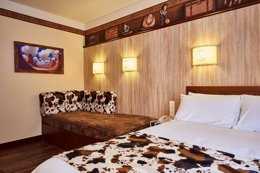 Kamar bertema Toy Story di Disney's Hotel Cheyenne, Prancis