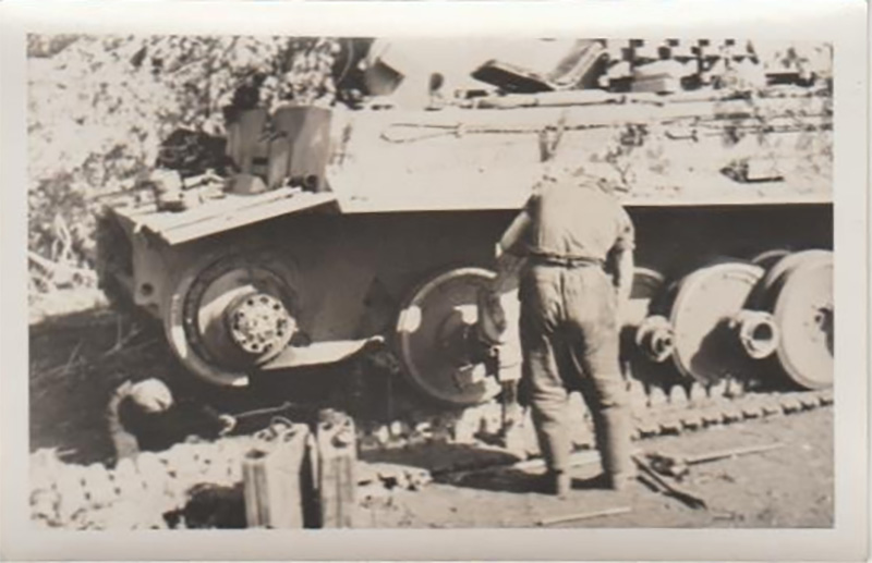 2x top Originalfotos 2 Weltkrieg Panzer IV mit Seitenschürze und Emblem Tiger 2
