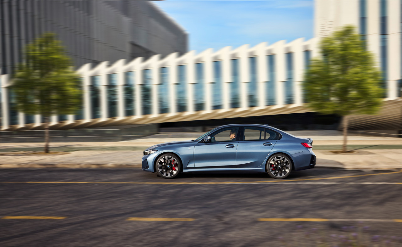 P90549619_highRes_the-new-bmw-330i-sed