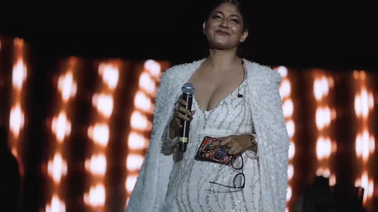 Abhaya Hiranmayi Big Boobs and Cleavage shaking.mp4_snapshot_01.26.569