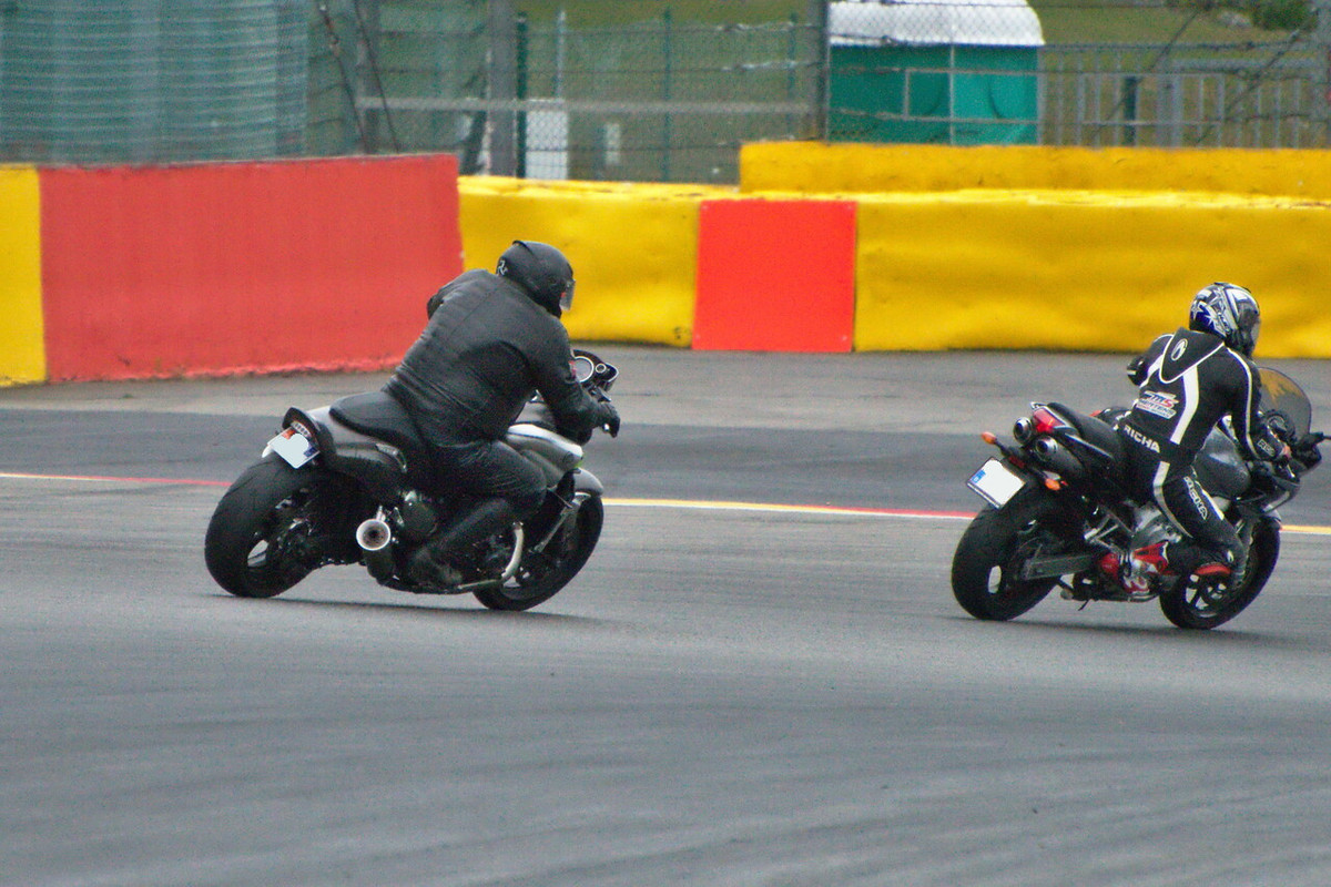 Une journée de roulage à SPA FRANCORCHAMPS - Page 2 R-DSC3213