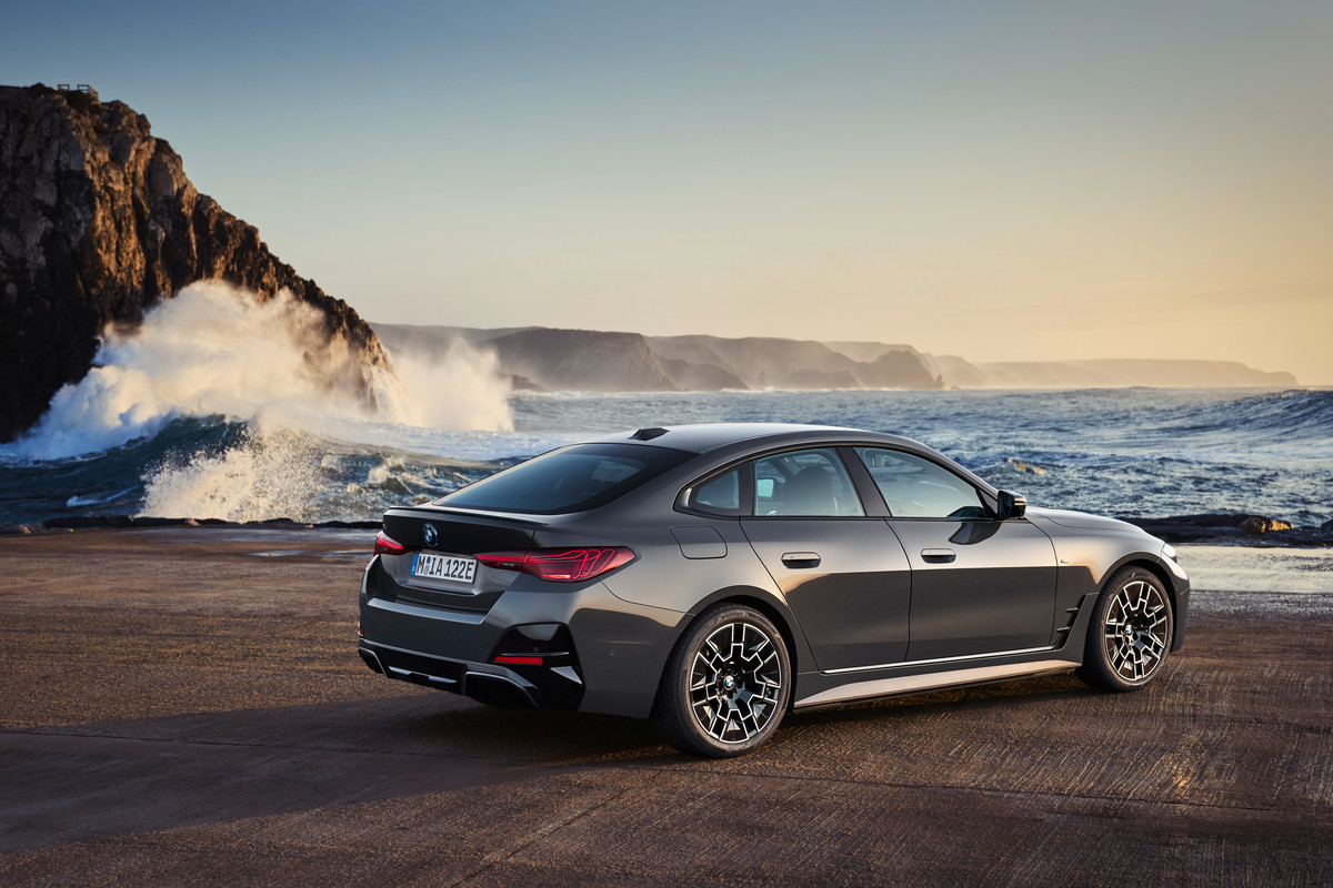 P90546617_highRes_the-new-bmw-i4-e-dri
