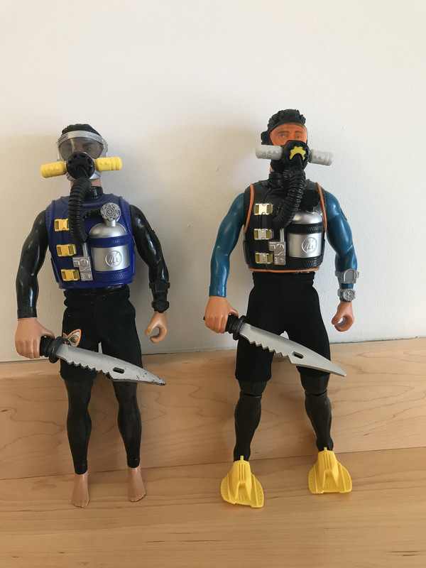 The difference between the two underwater divers. C58-BE967-8-CA2-470-F-A79-A-B805858-E1-CB8