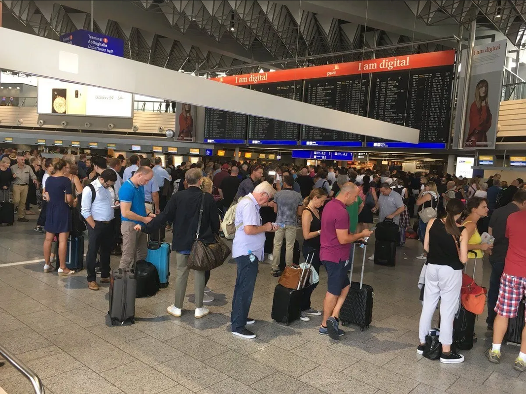 Fuertes lluvias provocan cancelaciones de vuelos e inundaciones en Alemania