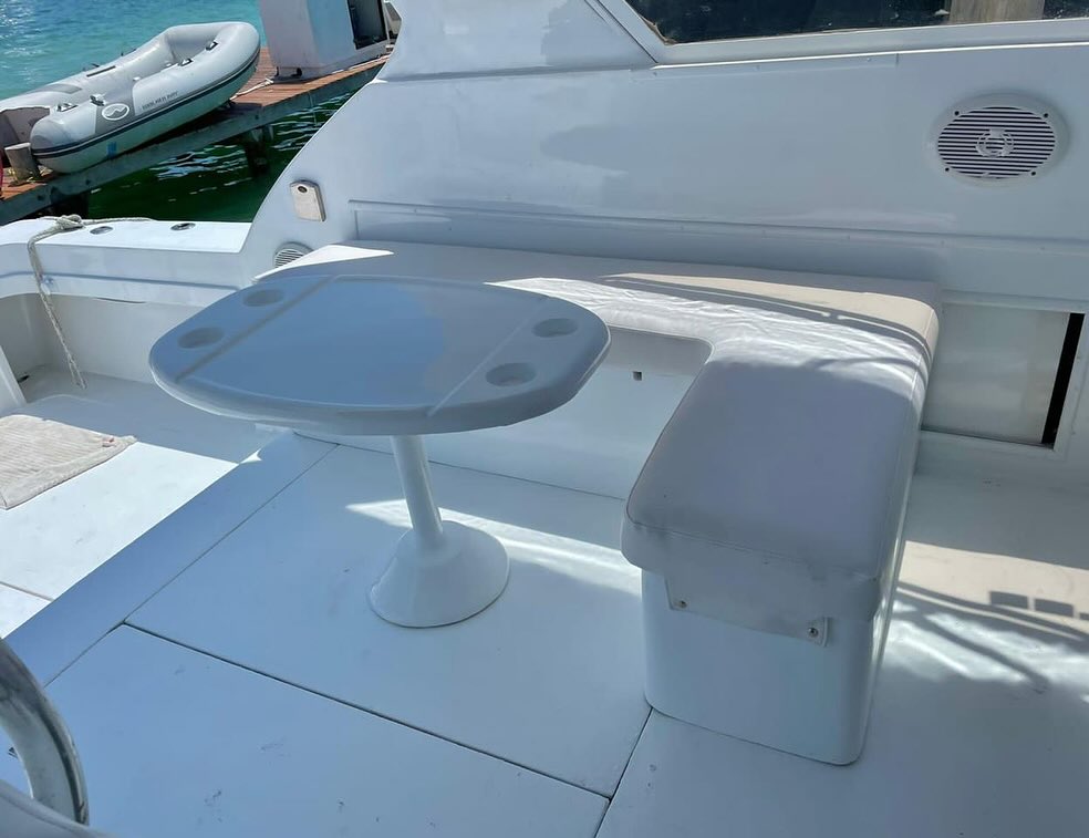 Blue Magic 38 ft private yacht charter Cancun - Additional luxury features and premium boat rental amenities