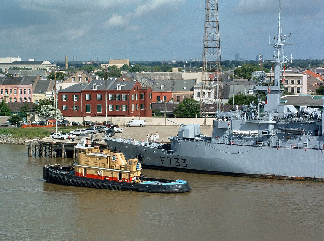 [GÉNÉRIQUE] Les Destroyers, frégates, corvettes, avisos en photos RENE-2003-0618-090908-AA