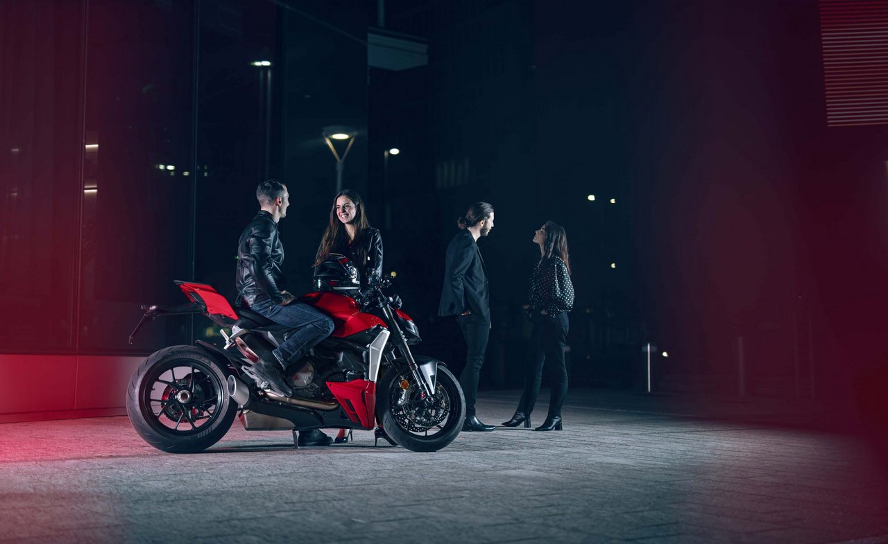 Новый мотоцикл Ducati Streetfighter V2 2022