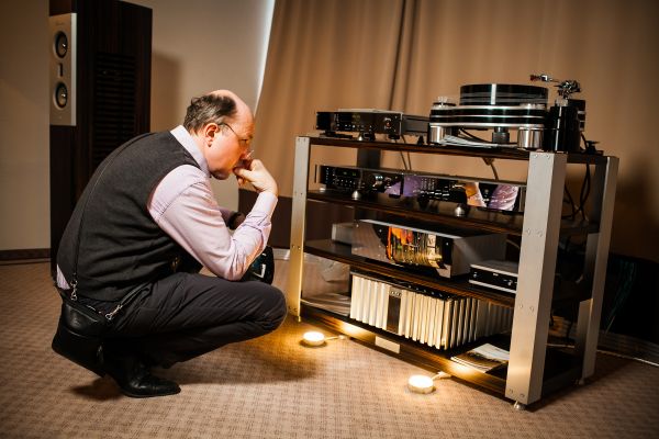 Установка аудио и видео систем такие как HiEnd и HiFi давно Установка аудио и видео систем такие как HiEnd и HiFi давно