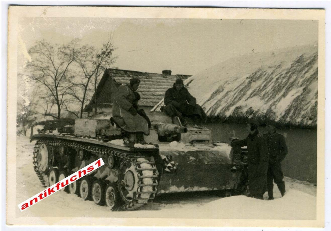 Panzer-Sturmgeschütz im Winter beim Front-Einsat